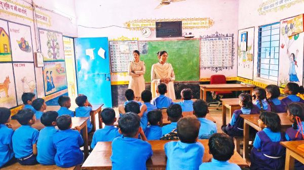 रक्षा टीम ने स्कूली बच्चों को दी गुड टच-बेड टच की जानकारी