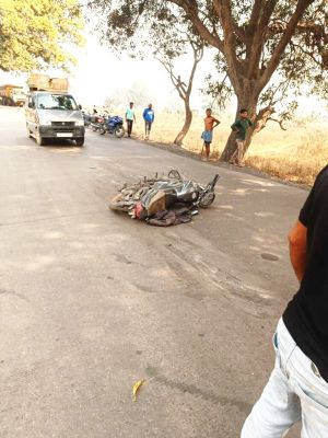 ट्रेलर की चपेट में बाइक सवार की मौत, चक्काजाम