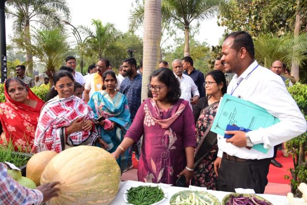 किसान मेला व प्रदर्शनी: 32 किलो का कद्दू रहा आकर्षण का केंद्र