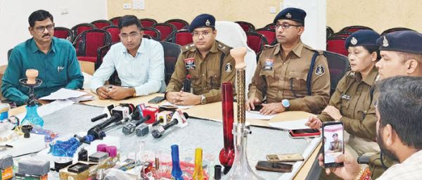 25 लाख का हुक्का जब्त, गोदाम  मैनेजर गिरफ्तार, दो कारोबारी फरार