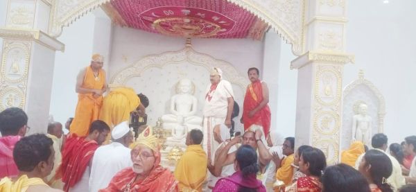 पंचकल्याणक महोत्सव  जैन मंदिर में भगवान की  मूर्ति की प्राण प्रतिष्ठा
