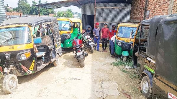 बेतरतीब यातायात से हो रहे हादसे, अवैध पार्किंग बनी बड़ी समस्या