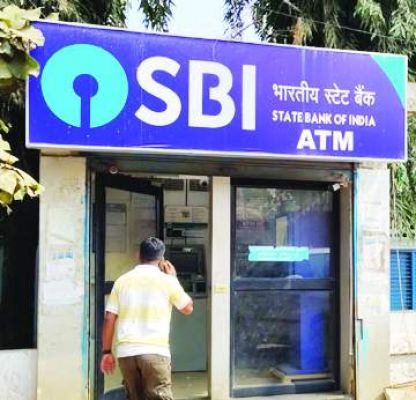 एटीएम बना शो पीस