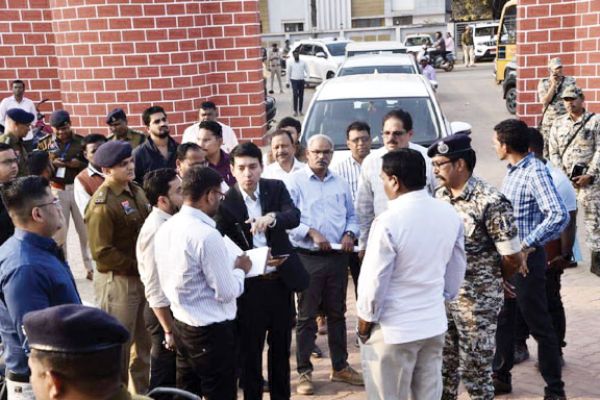 संभाग स्तरीय बस्तर पण्डुम का कमिश्नर-आईजी ने लिया जायजा