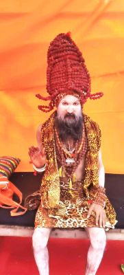 साधना की ऊंचाई: सिर पर 1100 रुद्राक्ष