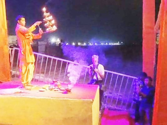 राजिम कुंभ में पहुंचे विदेशी पर्यटक, मेला की भव्यता देख आश्चर्यचकित