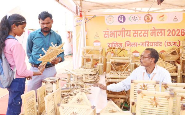 राजिम कुंभ कल्प के सरस मेला में सजी आत्मनिर्भर महिलाओं की मेहनत और हुनर