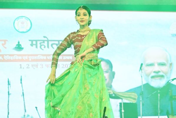 सिरपुर महोत्सव का रंगारंग समापन, बॉलीवुड संगीत सुन झूमे दर्शक