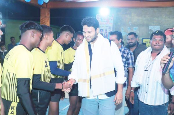 कबड्डी स्पर्धा में शामिल हुए पालिकाध्यक्ष