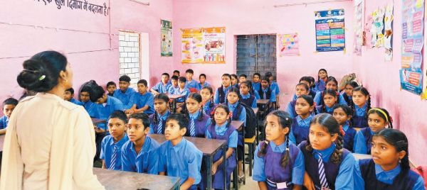 स्कूली बच्चों ने जाना गुड टच-बैड टच बच्चों ने पढ़ा डिजिटल सुरक्षा का पाठ