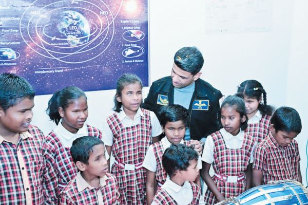 अंतरिक्ष विज्ञान में अपार संभावनाएं, जशपुर के बच्चे भी आगे आये-ग्रुप कैप्टन शुभांशु शुक्ला