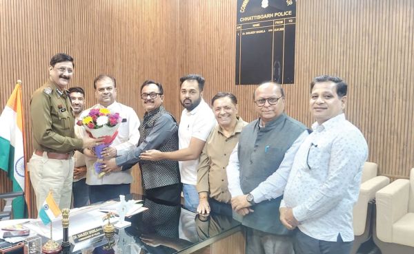 सिंधी काउंसिल की टीम कमिश्नर से मिली