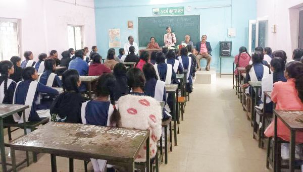 दसवीं में अच्छे अंक प्राप्त करने सकारात्मक सोच के साथ तैयारी करें-शिप्रा तिवारी