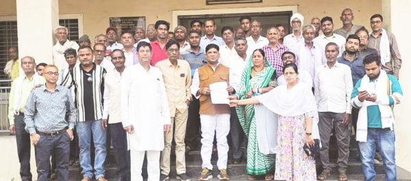 भूमि के बदले प्रभावितों को स्थायी नौकरी दी जाए-कांग्रेस