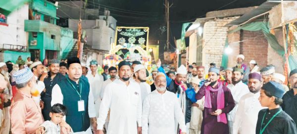 सैय्यद मस्तान शाह वली के उर्स पाक पर चादर पेश, शामिल हुए जनप्रतिनिधि