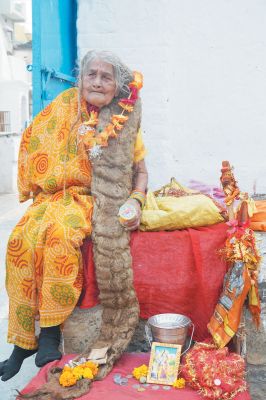 6 फीट लंबी लट के साथ सौ बरस की रामकली पहुंचीं राजिम कुंभ