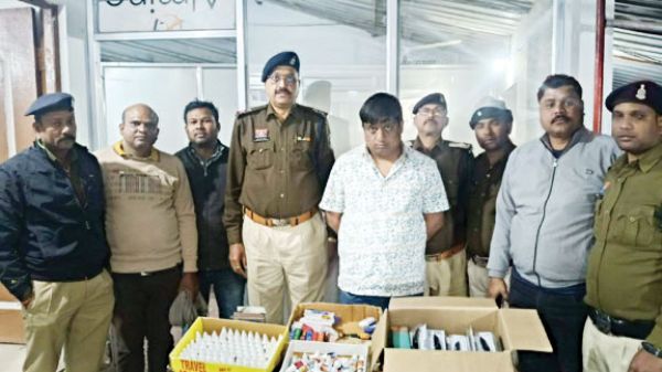 प्रतिबंधित ई-सिगरेट व वेप बिक्री, दो दुकानदार गिरफ्तार, 55 हजार का सामान जब्त