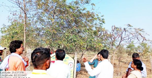 नीति आयोग की टीम ने रिसदा में मनरेगा कार्यों का किया फिल्ड सर्वे