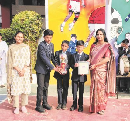 क्विज स्पर्धा में स्कूल का शानदार प्रदर्शन