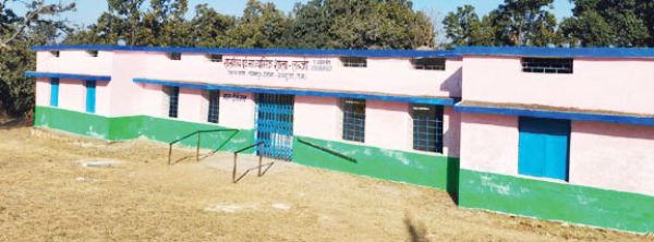 शिक्षकों पर समय से पहले स्कूल छुट्टी करने का आरोप, बच्चों व ग्रामीणों में नाराजगी