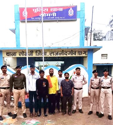 वाद-विवाद, 5 गिरफ्तार