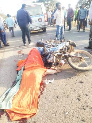 बाइक सवार समेत दो मासूम की मौत