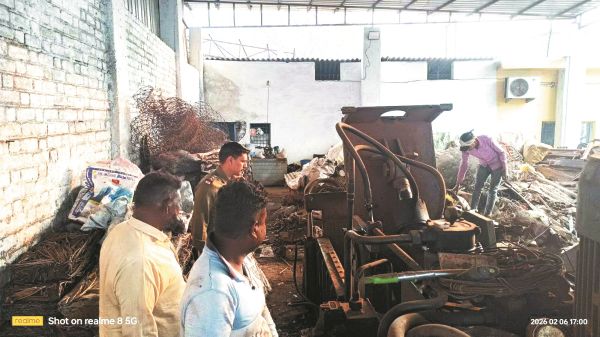 4 कबाड़ संचालकों के विरूद्ध कार्रवाई