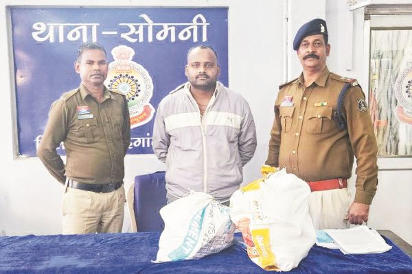 ढाबों में पुलिस की दबिश, बियर व शराब जब्त