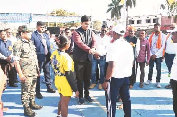 मोहला में जिला स्तरीय कबड्डी स्पर्धा का समापन