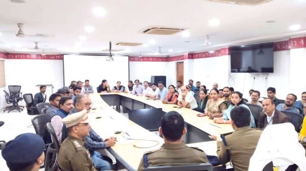 क्लास रूम में चाकू निकलते ही पुलिस ने सभी प्राचार्यों को तलब किया