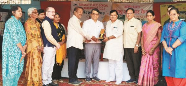 लंबे समय तक मोबाइल के इस्तेमाल से याददाश्त-एकाग्रता में कमी-डॉ. युगल