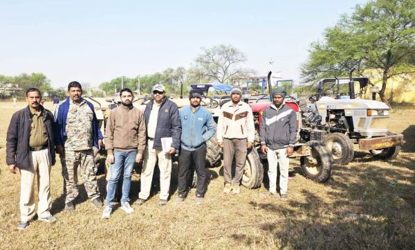 अवैध रेत परिवहन में शामिल ट्रैक्टर जब्त