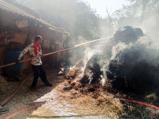 एक ही दिन में चार जगहों पर लगी आग, एसडीआरएफ व फायर टीम ने संभाला मोर्चा