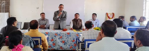 प्राथमिक प्रधान पाठकों की डीईओ ने ली बैठक