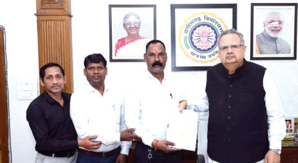 संस्कृत विषय हटाने के विरोध में शिक्षक संघ ने स्पीकर को ज्ञापन