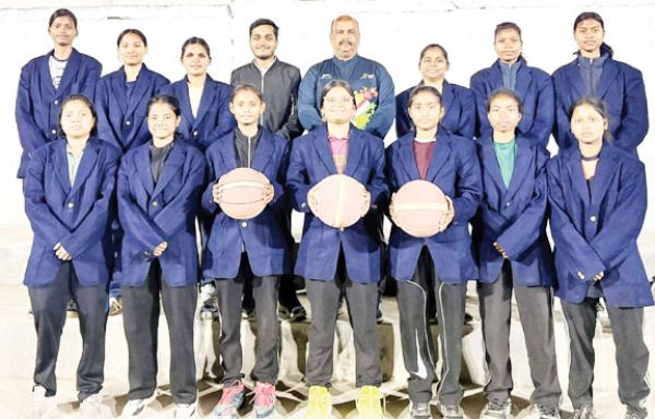 ऑल इंडिया यूनिवर्सिटी बास्केटबॉल महिला चैंपियनशिप के लिए टीम रवाना