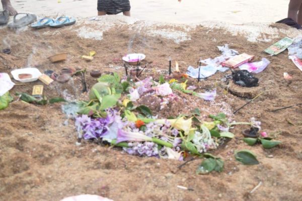 त्रेता युग में माता सीता ने रेत से बनाई  थी शिवलिंग, आज भी निभाई जाती  है शिवलिंग निर्माण की परंपरा