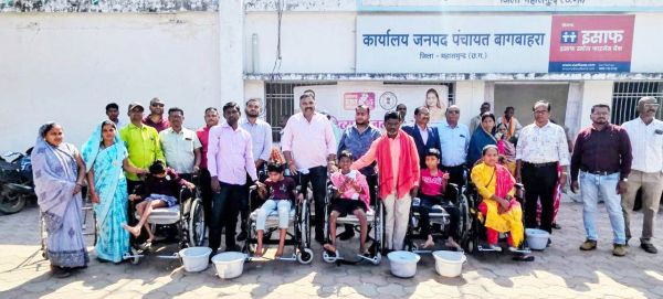 जपं बागबाहरा के अध्यक्ष ने  बांटे सहायक उपकरण