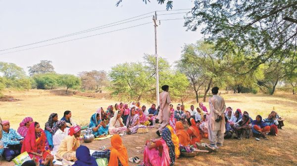 जागरूकता कार्यक्रम: नशे से दूर रहने महिलाओं को दी नसीहत