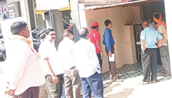 निगम  कुर्की दल ने बकाया संपत्तिकर