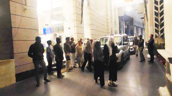 स्पा सैलून पर छापा, संचालक और मैनेजर गिरफ्तार