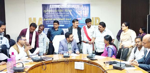 कलेक्टर ने जन चौपाल में सुनी समस्याएं