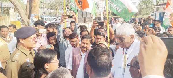 मनरेगा बचाने की मांग, सत्यनगर से भैयाथान तक पैदल मार्च