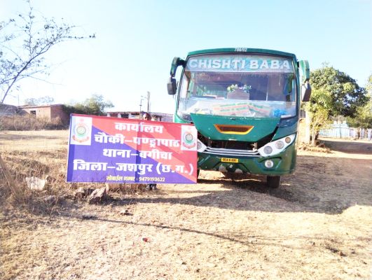 कर व शास्ति बकाया, पांच वाहन जब्त