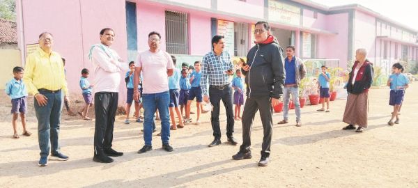 महापौर ने लिया सफाई व निर्माण कार्यों का जायजा