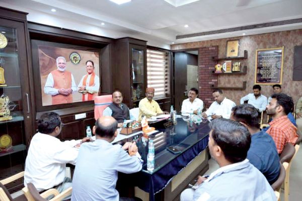 गर्मी में पेयजल आपूर्ति पर चर्चा, सभापति ने ली बैठक