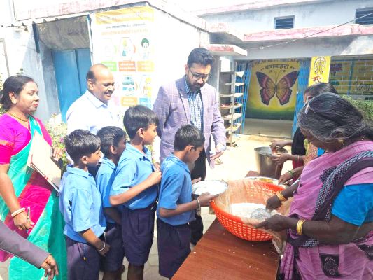 कलेक्टर ने आत्मविश्वास के साथ परीक्षा में शामिल होने के टिप्स दिए