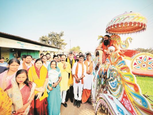 कलश यात्रा के साथ श्रीमद् भागवत कथा शुरु