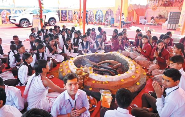 सरस्वती महायज्ञ, वैदिक मंत्रों से गूंजा संत समागम स्थल