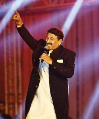 मैनपाट महोत्सव: छत्तीसगढ़ी लोकगायक व स्थानीय प्रतिभाओं ने बिखेरा हुनर का जलवा, भोजपुरी गायक मनोज तिवारी ने बांधा समा